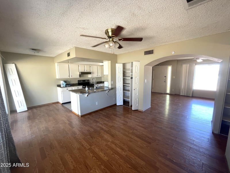 5729 48th Ln, Glendale, AZ 85301