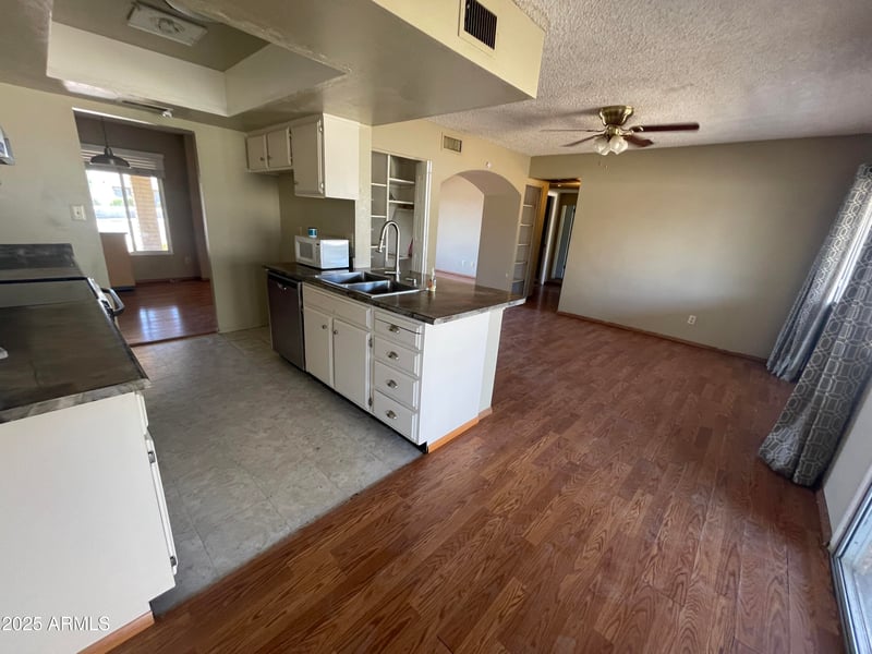 5729 48th Ln, Glendale, AZ 85301