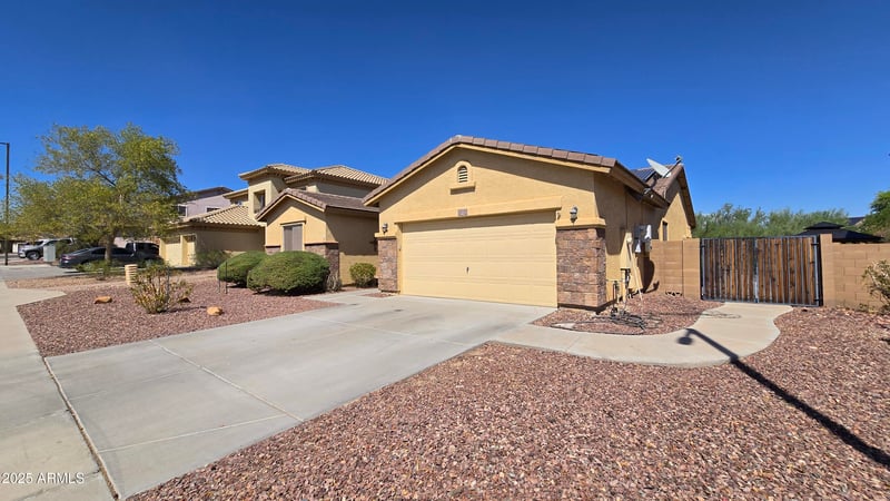 573 219th Ln, Buckeye, AZ 85326