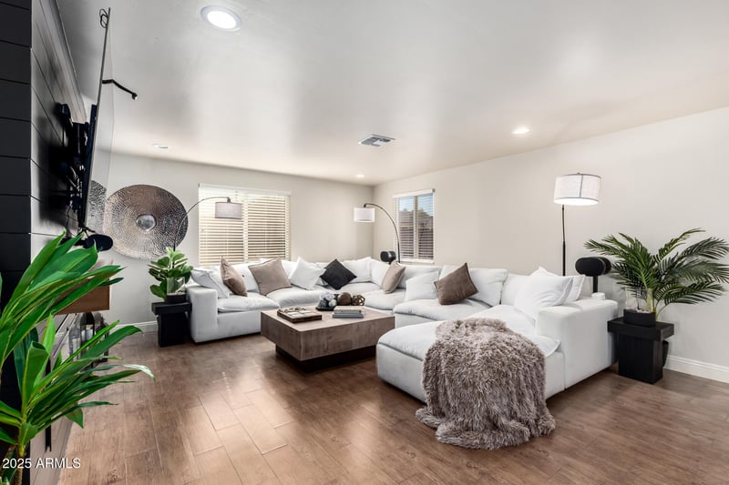 5730 12th St, Phoenix, AZ 85014