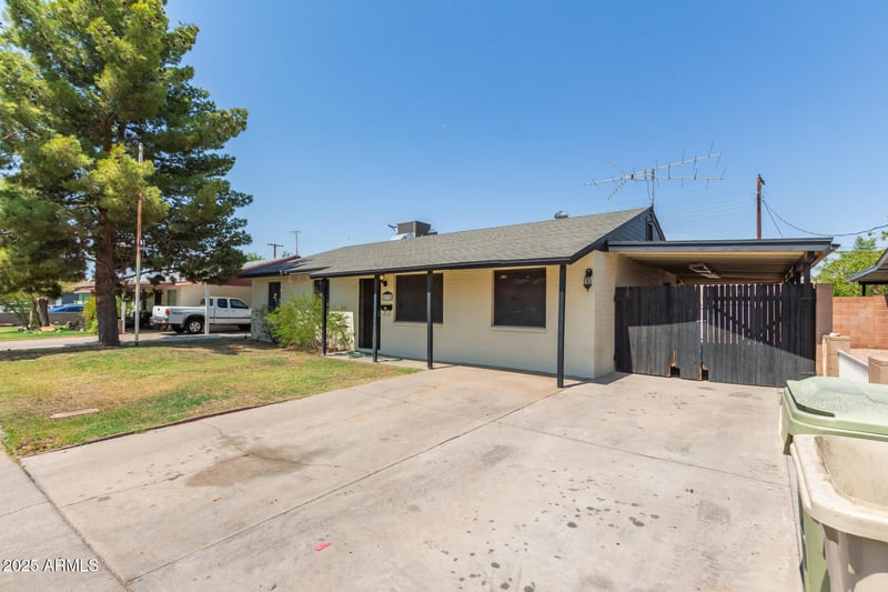 5732 63rd Dr, Glendale, AZ 85301