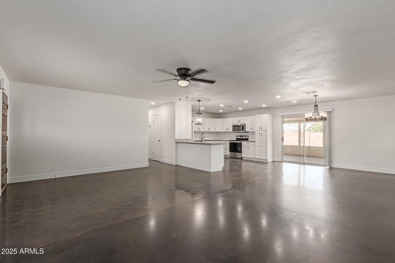 5732 63rd Dr, Glendale, AZ 85301