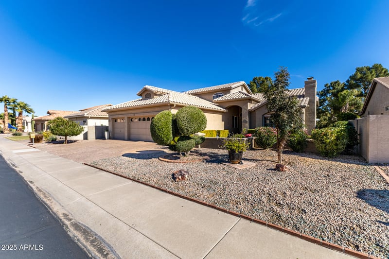 5733 Amberwood Dr, Chandler, AZ 85248