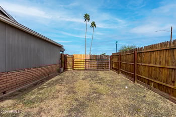 5733 Royal Palm Rd, Glendale, AZ 85302