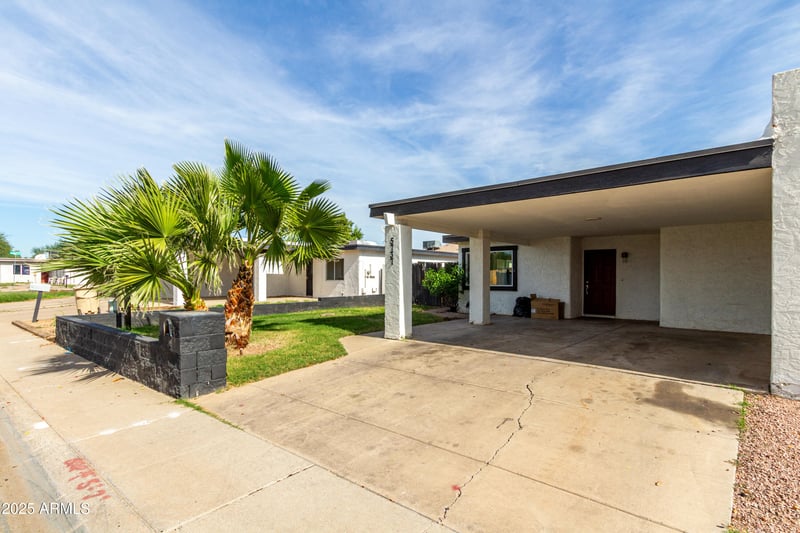 5737 69th Ave, Glendale, AZ 85303