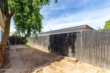 5737 69th Ave, Glendale, AZ 85303