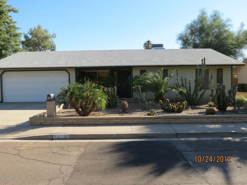 5737 W Sunnyside Dr, Glendale, AZ 85304
