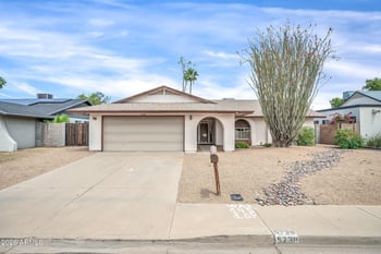 5738 Greenbriar Dr, Glendale, AZ 85308