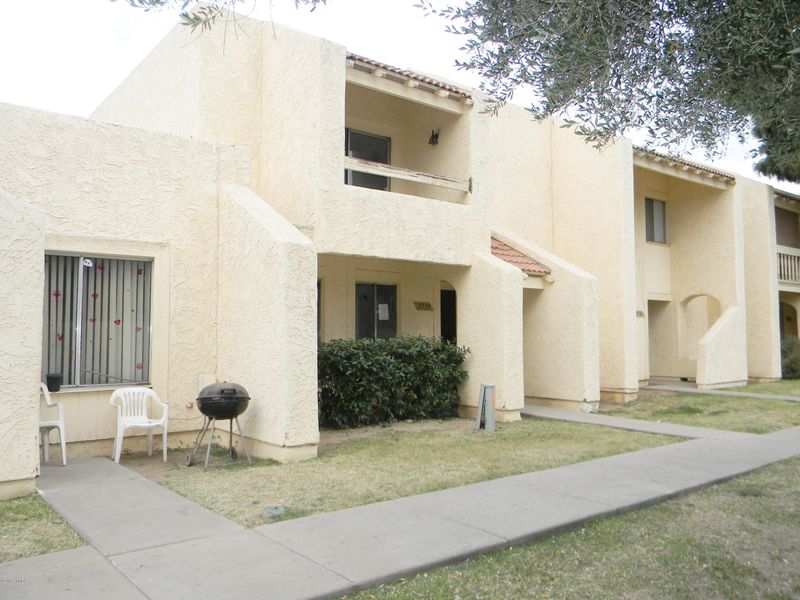 5739 N 43rd Dr, Glendale, AZ 85301