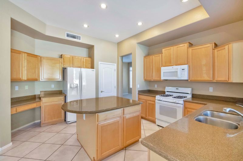 574 E Yvonne Ln, Tempe, AZ 85284