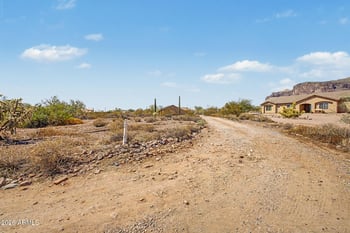 5740 2nd Ave, Apache Junction, AZ 85119