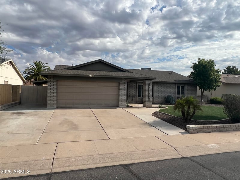 5740 Hearn Rd, Glendale, AZ 85306