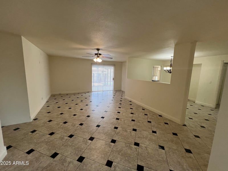 5740 Hearn Rd, Glendale, AZ 85306