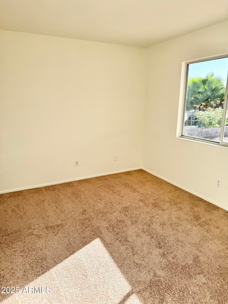 5741 N 69th Ave, Glendale, AZ 85303