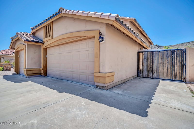 5741 W Soft Wind Dr, Glendale, AZ 85310