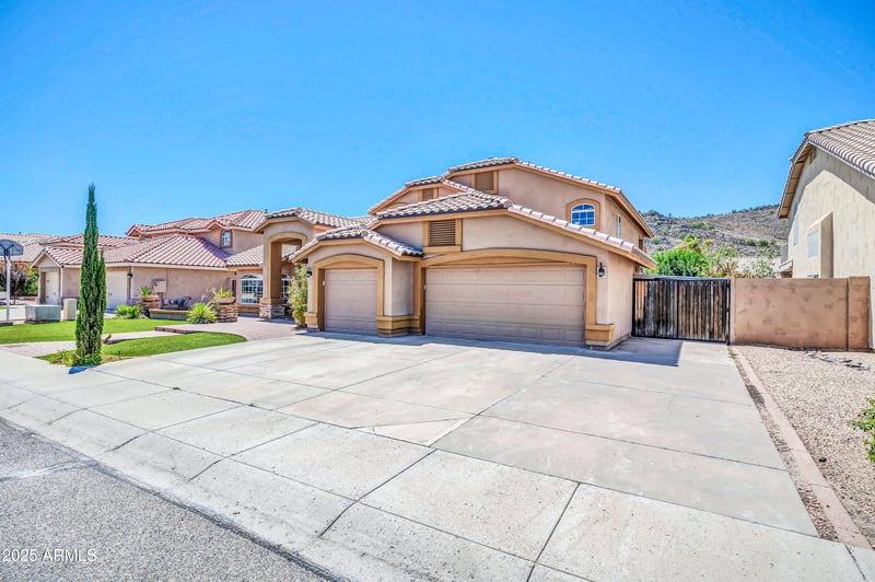 5741 W Soft Wind Dr, Glendale, AZ 85310