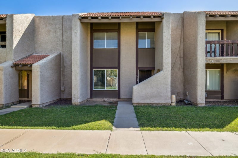 5742 43rd Dr, Glendale, AZ 85301