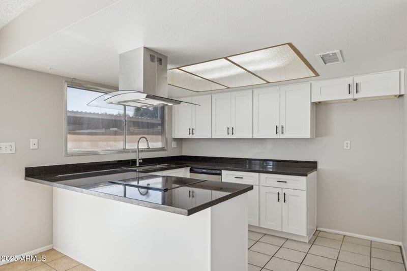 5742 43rd Dr, Glendale, AZ 85301