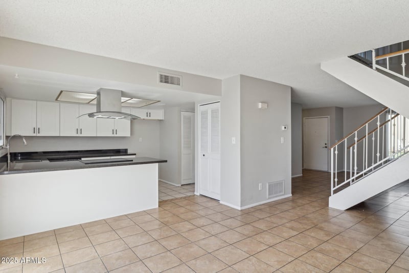 5742 43rd Dr, Glendale, AZ 85301