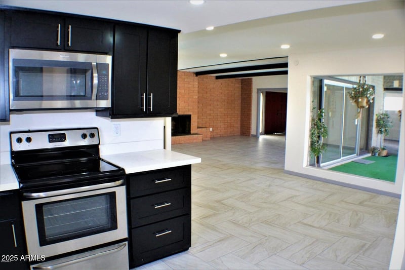5742 Frier Dr, Glendale, AZ 85301
