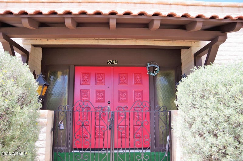 5742 Frier Dr, Glendale, AZ 85301