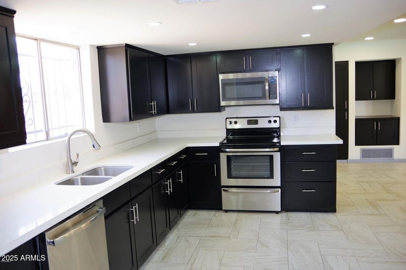 5742 Frier Dr, Glendale, AZ 85301