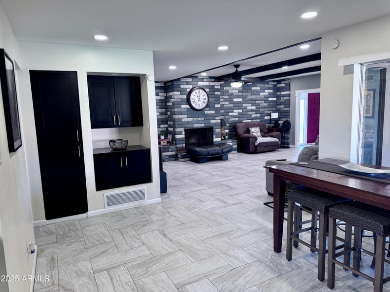 5742 Frier Dr, Glendale, AZ 85301