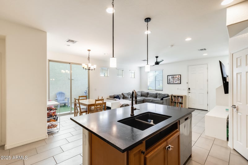 5742 Illini St, Phoenix, AZ 85043