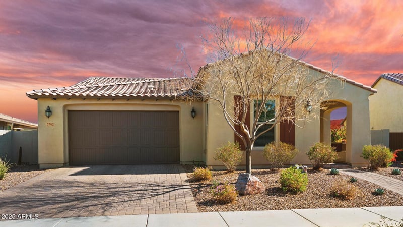 5742 Winchester St, Mesa, AZ 85212