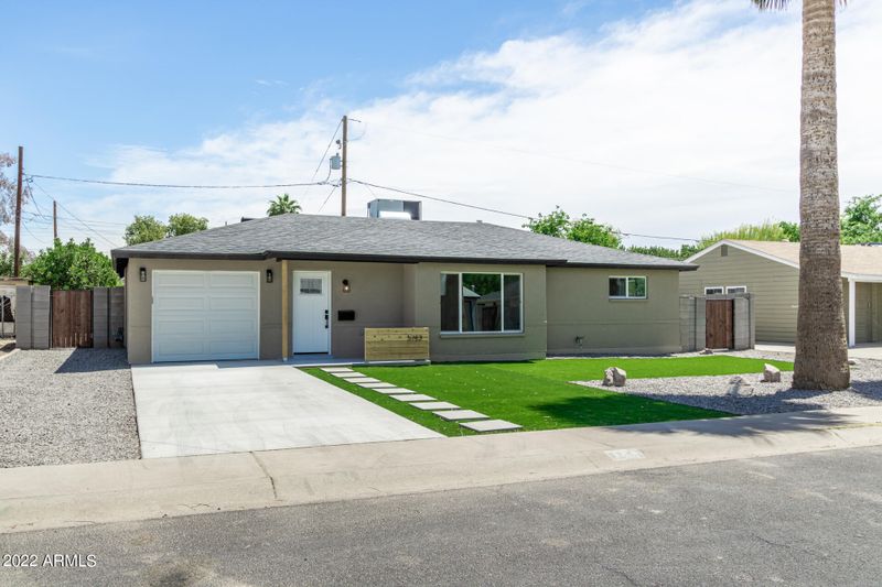 5743 N 11th Pl, Phoenix, AZ 85014