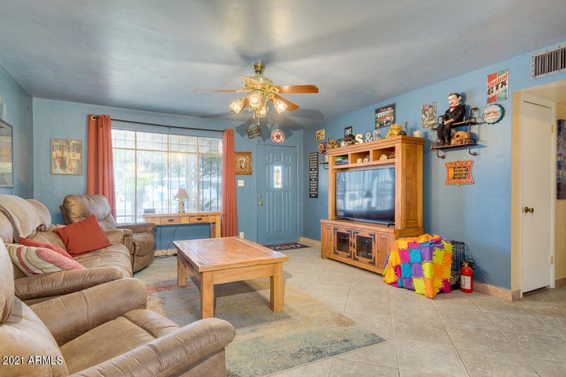 5743 N 38th Dr, Phoenix, AZ 85019