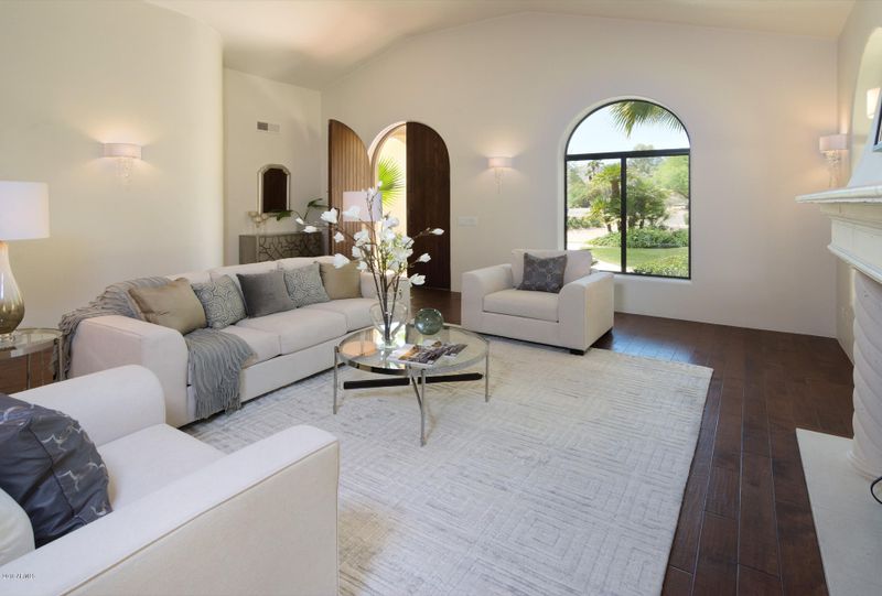 5745 E Via Los Ranchos Rd, Paradise Valley, AZ 85253