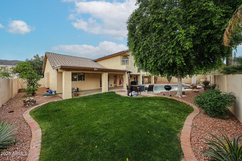 5745 Mariposa Grande Ln, Glendale, AZ 85310