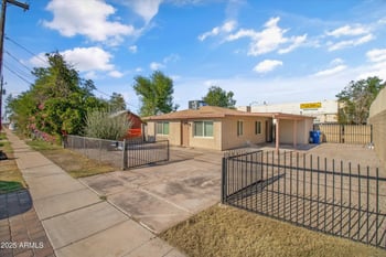 5746 Market St, Glendale, AZ 85301