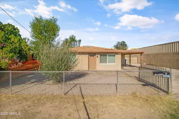 5746 Market St, Glendale, AZ 85301