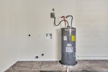 5747 67th Dr, Glendale, AZ 85303