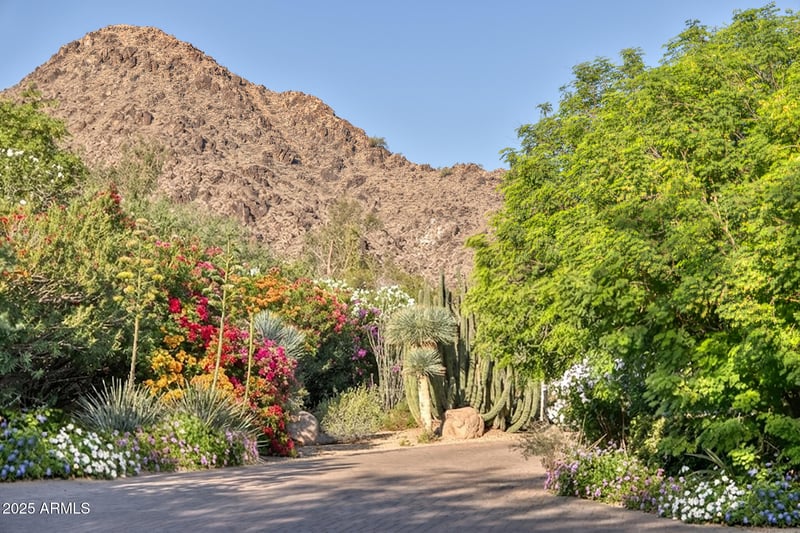 5747 Mockingbird Ln, Paradise Valley, AZ 85253