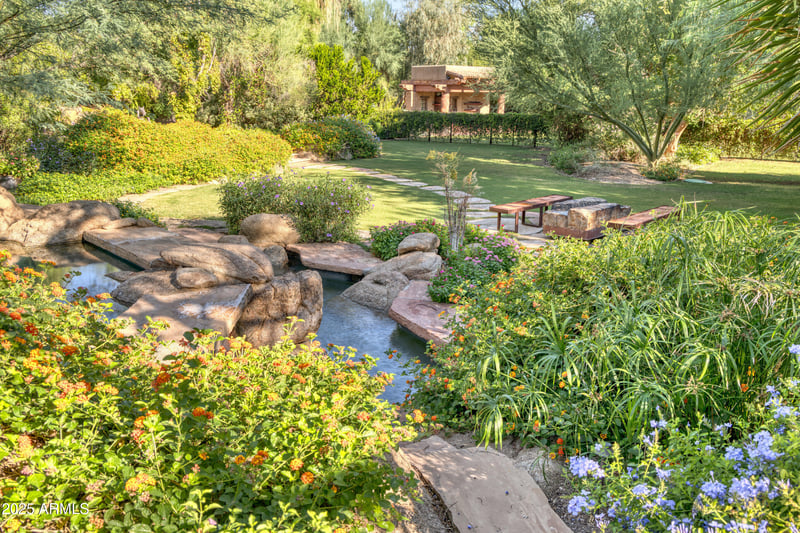 5747 Mockingbird Ln, Paradise Valley, AZ 85253