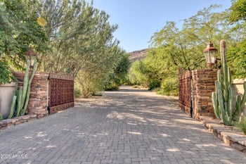 5747 Mockingbird Ln, Paradise Valley, AZ 85253