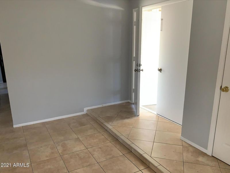 5747 W John Cabot Rd, Glendale, AZ 85308