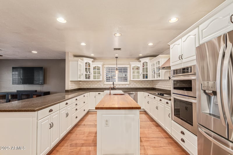 5748 Angela Dr, Glendale, AZ 85308