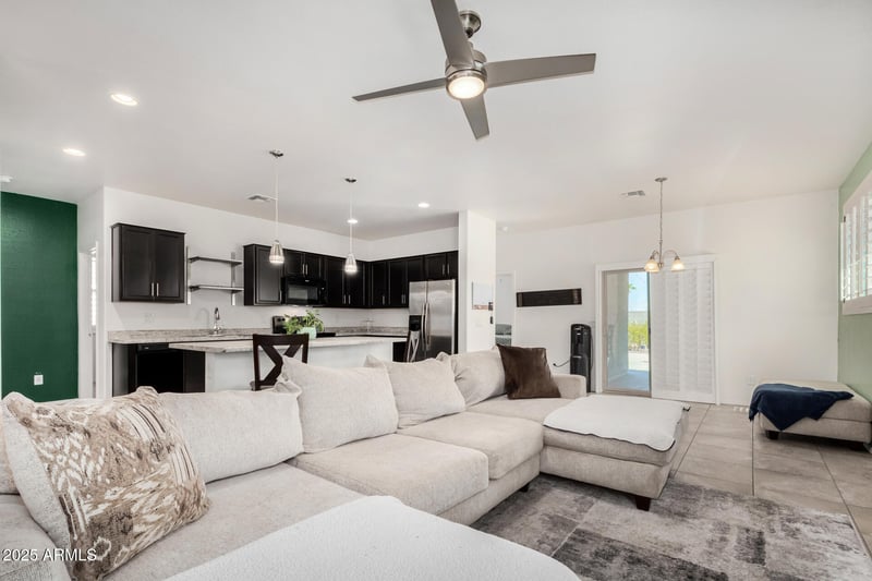 5751 71st Dr, Glendale, AZ 85303