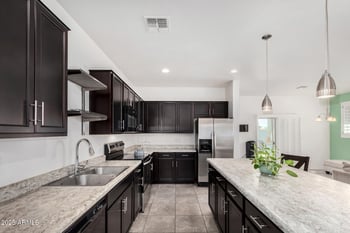 5751 71st Dr, Glendale, AZ 85303
