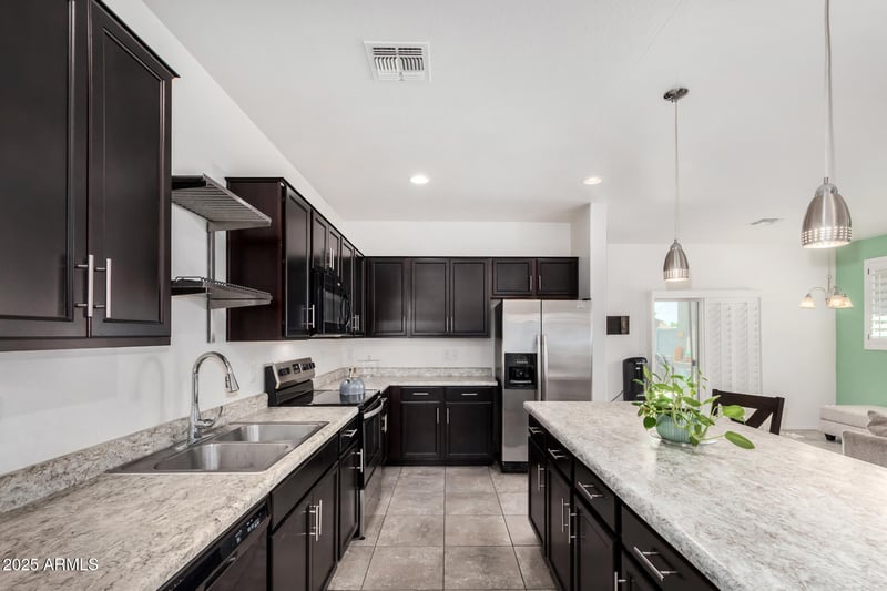 5751 71st Dr, Glendale, AZ 85303