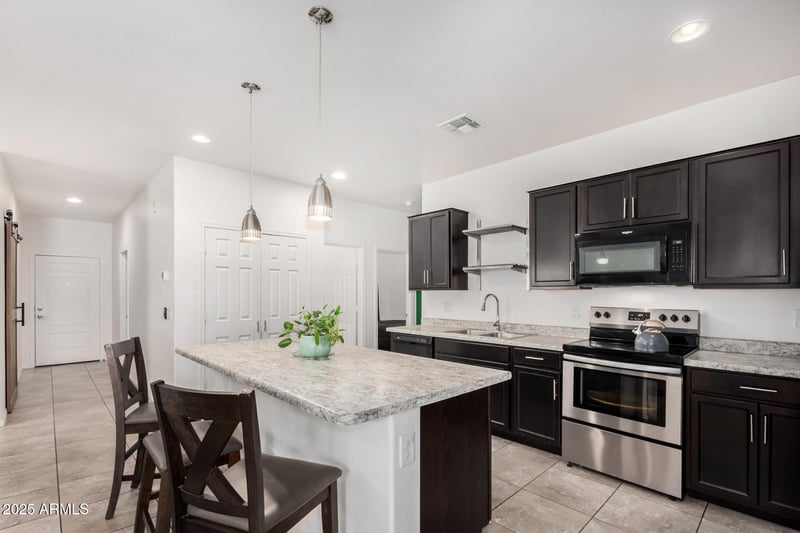 5751 71st Dr, Glendale, AZ 85303