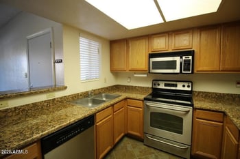 5757 Eugie Ave #2072, Glendale, AZ 85304