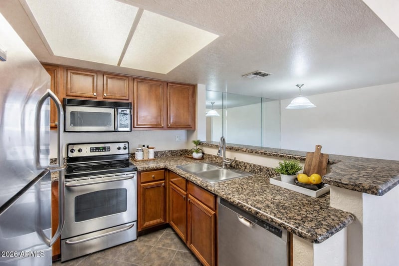 5757 Eugie Ave #2027, Glendale, AZ 85304