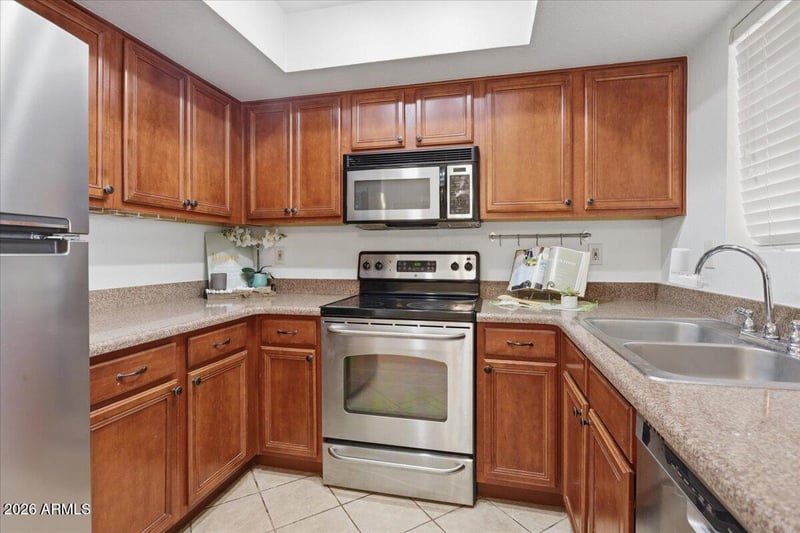 5757 W Eugie Ave #2082, Glendale, AZ 85304