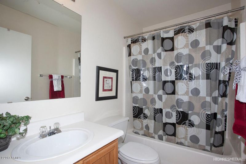 5761 N 73rd Dr, Glendale, AZ 85303