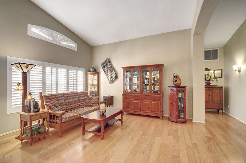 5765 W Onyx Ave, Glendale, AZ 85302